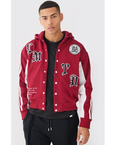 BoohooMAN Boxy Applique Tape Detail Jersey Varisty Jacket - Rot