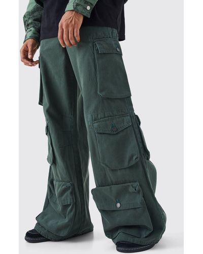 BoohooMAN Lockere Jeans mit Cargo-Taschen und Acid-Waschung - Grün