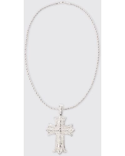 BoohooMAN Iced Gothic Cross Pendant Necklace In Silver - Weiß