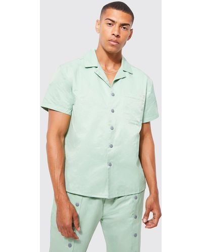 BoohooMAN Short Sleeve Boxy Revere Popper Shirt - Green