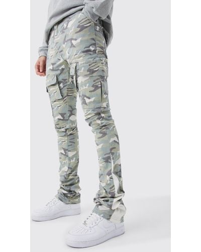 BoohooMAN Tall Skinny Stacked Flare Gusset Camo Cargo Trouser - Green