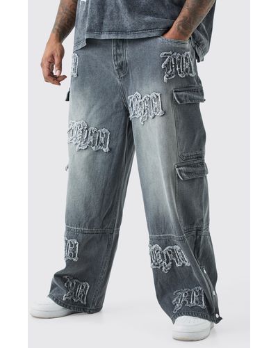 BoohooMAN Plus Baggy Rigid Bm Applique Multi Pocket Cargo Jeans - Blue