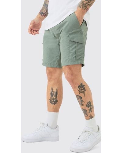 BoohooMAN Slim Fit Elastic Waist Cargo Shorts - Green