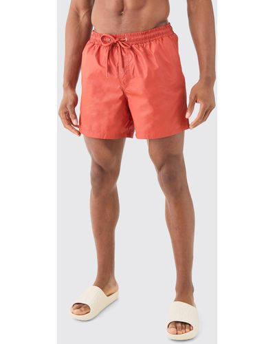 BoohooMAN Mid Length Matte Trunks - Red