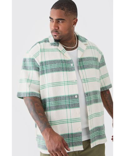 BoohooMAN Plus Short Sleeve Drop Revere Textured Check Shirt In Stone - Grün