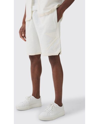 BoohooMAN Textured Star Embroidered Mid Length Basketball Short - Weiß