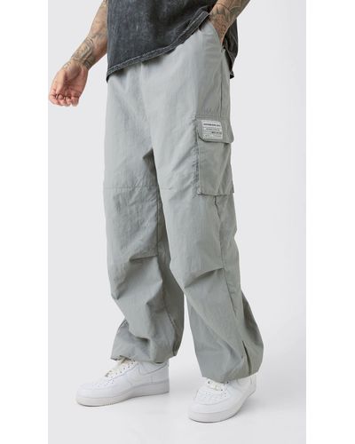 BoohooMAN Tall Pleat Knee Branded Parachute Pants - Gray
