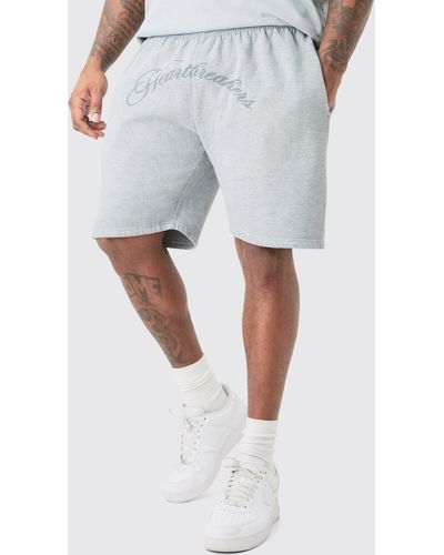 BoohooMAN Plus Oversized Hearbreakers Shorts In Grey - Grau