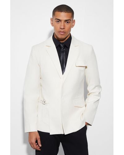 BoohooMAN Einreihiger Slim-Fit Blazer mit Schnalle - Weiß