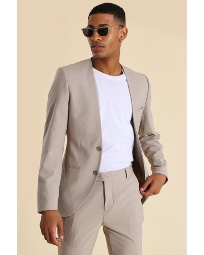 Collarless shirt deals with blazer