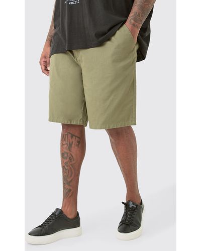 BoohooMAN Plus Fixed Waist Khaki Relaxed Fit Shorts - Grün