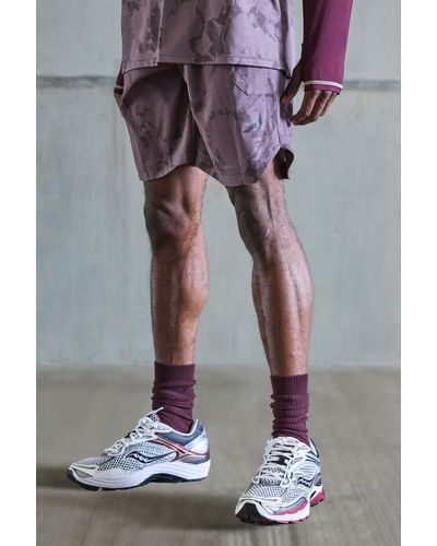 BoohooMAN Cargo-Shorts mit Acid-Waschung und Active-Print - Mehrfarbig
