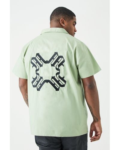 BoohooMAN Plus Short Sleeve Drop Revere Back Embroidered Shirt - Green