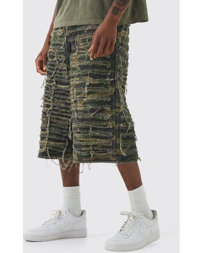 BoohooMAN Tall Relaxed Heavily Distressed Camo Jort - Green