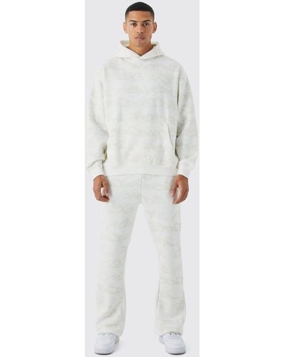 BoohooMAN Oversized All Over Worldwide Graffiti Gusset Tracksuit - White