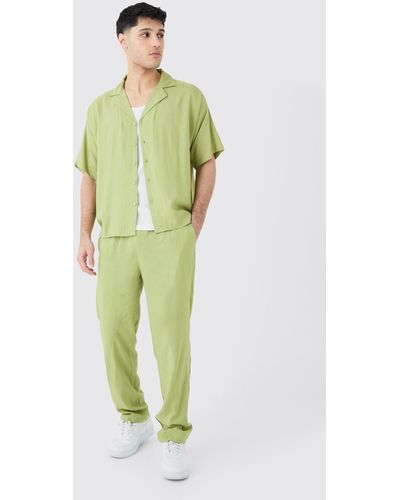 BoohooMAN Kastiges Viskose-Hemd und Hose - Grün