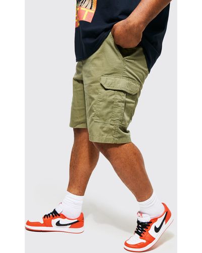 BoohooMAN Plus Cargo-Shorts mit elastischem Bund - Grün