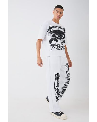 BoohooMAN Kastige Oversize Jogginghose in Waffeloptik mit Print - Weiß