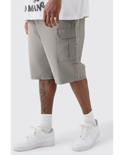 BoohooMAN Plus Elastic Waist Grey Relaxed Fit Longer Length Cargo Shorts - Grau