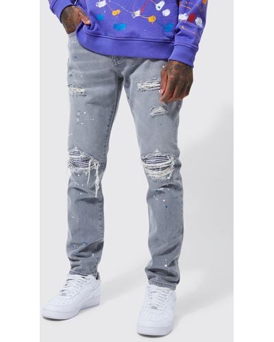 Boohoo Slim-Fit Jeans mit Rissen & Farbspritzern - Blau