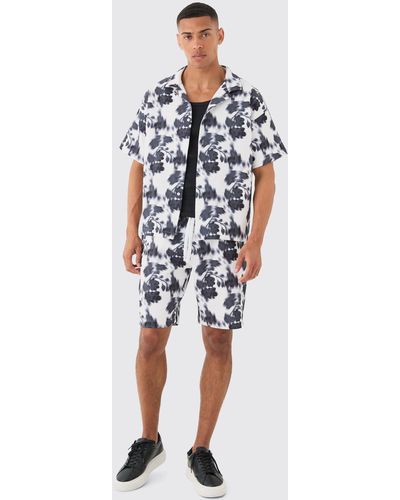 BoohooMAN Boxy Abstract Floral Printed Pleated Shirt & Short - Blue
