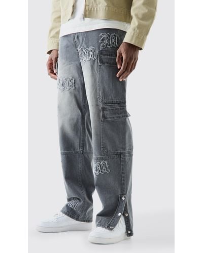 BoohooMAN Baggy Rigid Bm Applique Multi Pocket Cargo Jeans In Gray