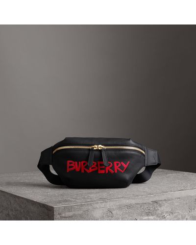Burberry Mittelgroße Bauchtasche aus Leder mit Graffiti-Aufdruck - Schwarz