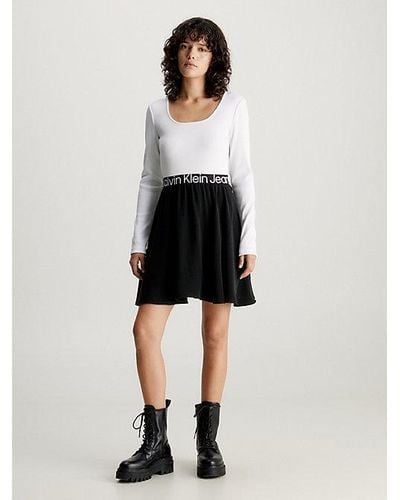 Calvin Klein Kleid mit Logo Tape und langen Ärmeln - Mehrfarbig