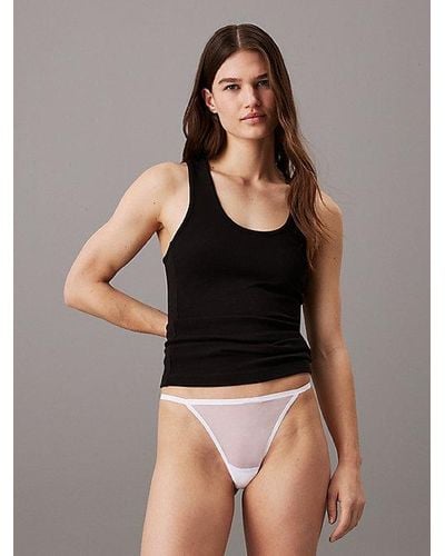 Calvin Klein Tanga fino de malla transparente - Marrón