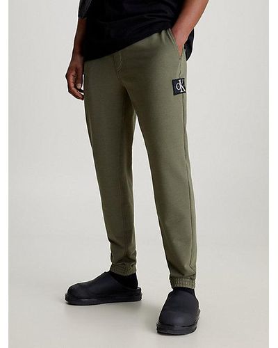 Calvin Klein Pantalón de chándal skinny de felpa con insignia - Verde