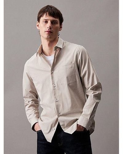 Calvin Klein Camisa elástica a rayas de popelina - Gris
