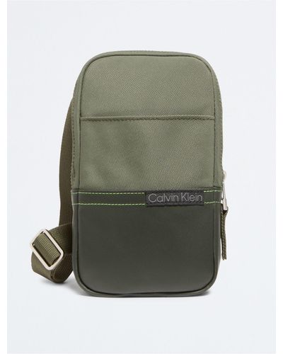 Sale - Men's Calvin Klein Crossbody Bags / Crossbody Purses offers: up to  −40%