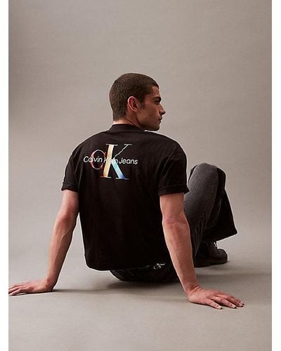 Calvin Klein Oversized T-shirt Met Monogram - Pride - Zwart
