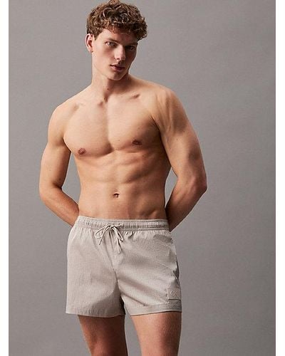 Calvin Klein Kurze Badeshorts mit Kordelzug aus Ripstop - Grau