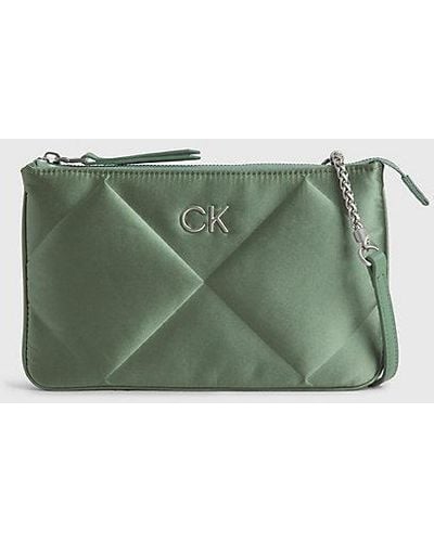 Calvin Klein Gesteppte Crossover-Bag aus Satin - Grün