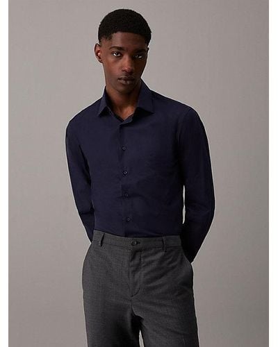 Calvin Klein Tailliertes Hemd aus Stretch-Popeline - Blau