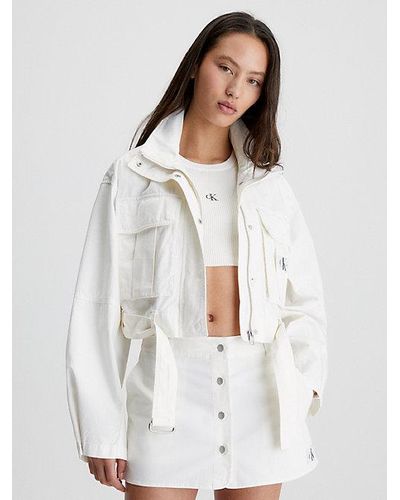 Calvin Klein Cropped Utility-Jacke mit Gürtel - Weiß