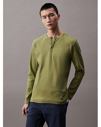 Calvin Klein Geripptes Henley-T-Shirt mit langen Ärmeln - Grün