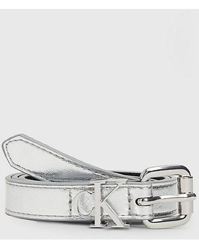 Calvin Klein Cinturón infantil con logo metálico - Blanco