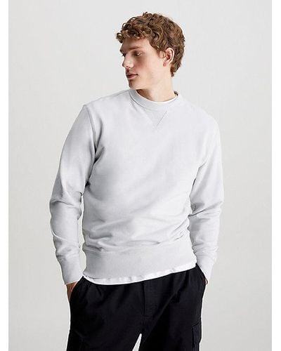 Calvin Klein Monogramm-Sweatshirt mit Badge aus Frottee - Weiß