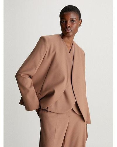 Calvin Klein Blazer tailored de sarga suave - Marrón