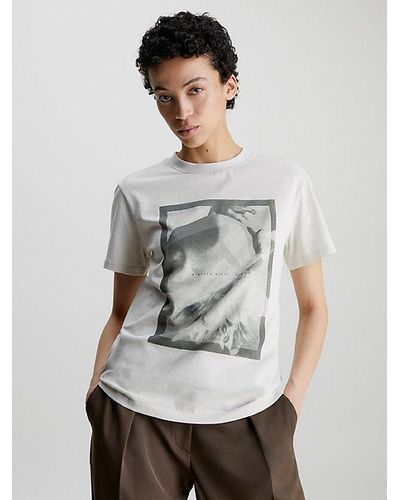 Calvin Klein Lässiges T-Shirt mit Grafik - Grau