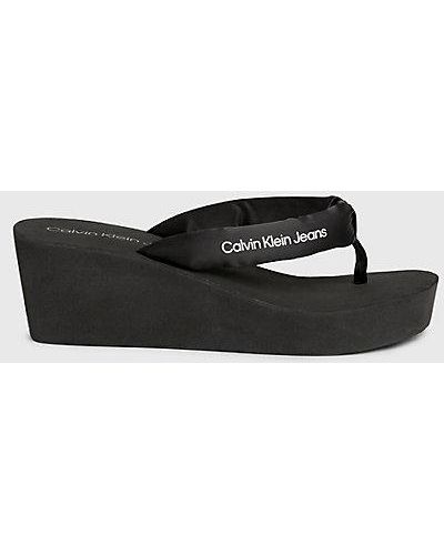 Calvin Klein Plateau-Flip-Flops aus Satin - Weiß