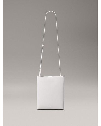 Calvin Klein Crossbody Bag aus Leder - Weiß