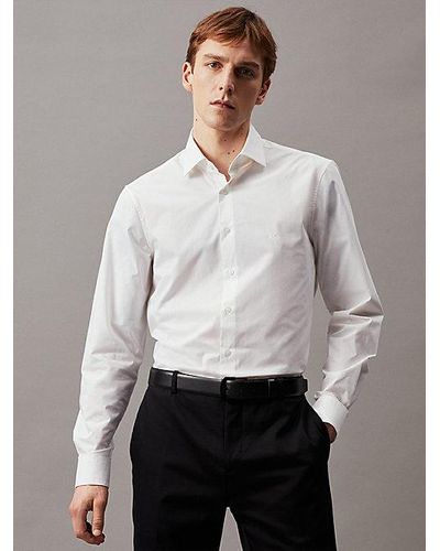 Calvin Klein Tailliertes Thermo-Tech-Anzughemd - Grau