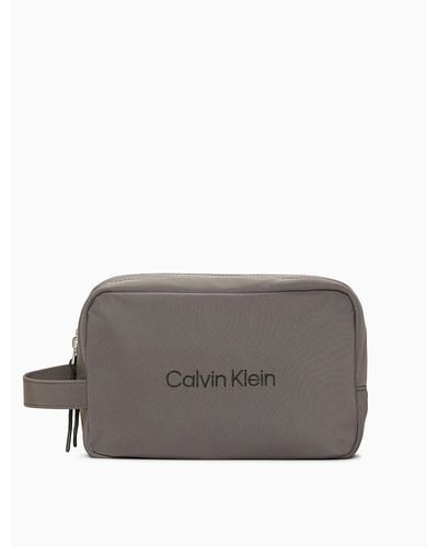 Calvin Klein Smooth Nylon Logo Dopp Kit - Grey