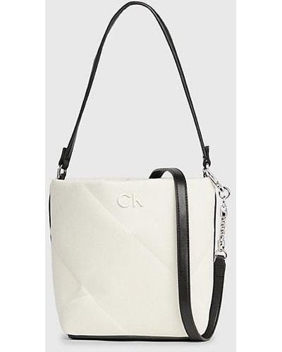 Calvin Klein Bolsa saco acolchado 2 en 1 de lona - Blanco