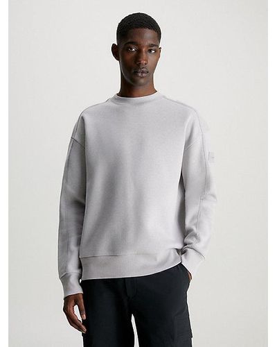 Calvin Klein Badge-Sweatshirt aus weichem Fleece - Grau