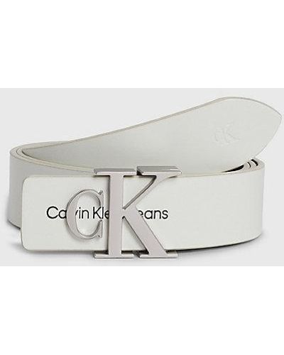Calvin Klein Cinturón de piel con logo - Blanco