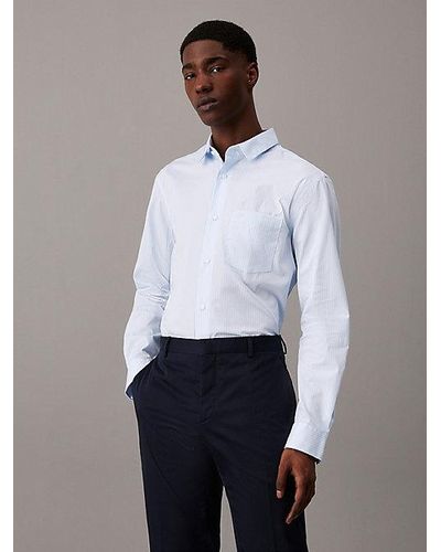 Calvin Klein Gestreiftes Hemd aus Stretch-Popeline - Weiß